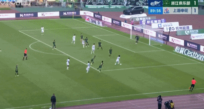 东体：杨皓宇与米特里策倒地判罚标准不一，“假摔”难服众