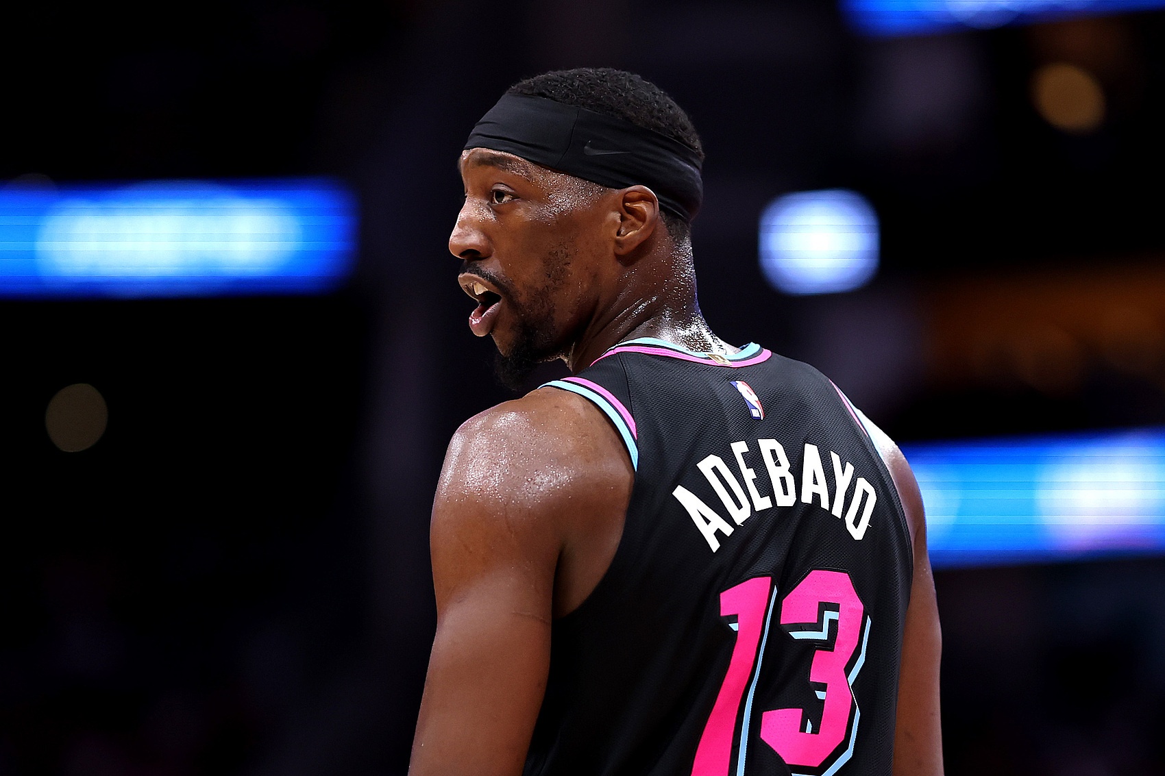 开云体育-打得啥玩意！阿德巴约13中2仅拿7分9板3助1断